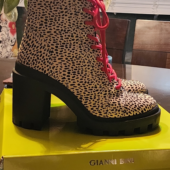 Gianni Bini Combat Cheetah Print Boots Size 8.5M - Picture 3 of 7